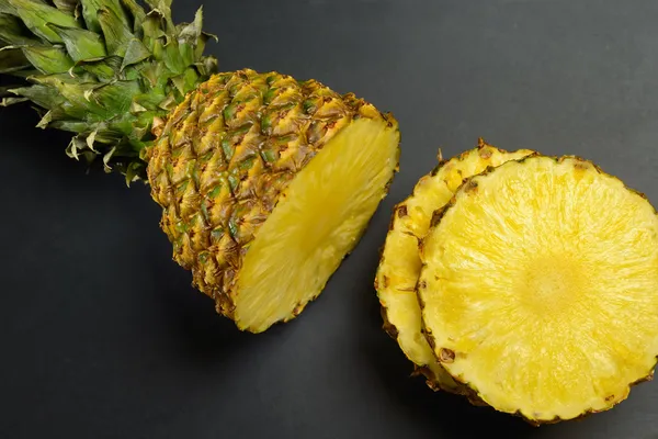Ananas dilimleri yuvarlak — Stok fotoğraf