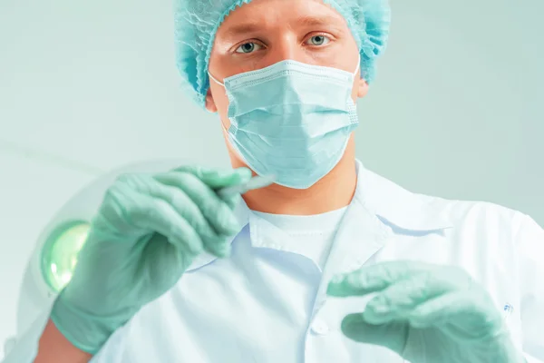 Surgeon with a scalpel — Stock Photo, Image