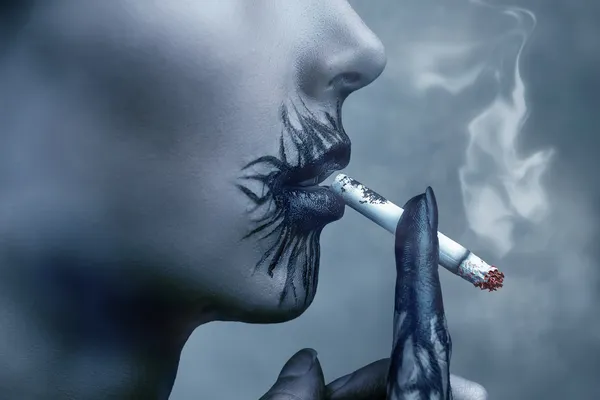 Sick woman smokes a cigarette, side view — Stock Photo, Image