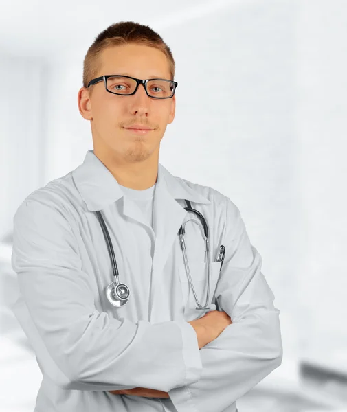 Praktykujący lekarz mężczyzna — Zdjęcie stockowe