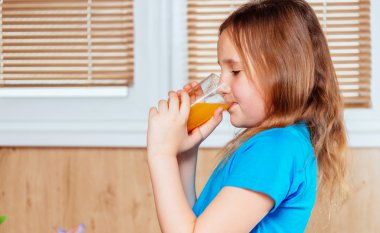 çocuğu İçecek suyu