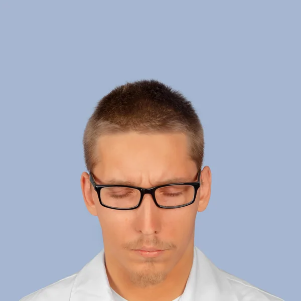 Egy csukott szemű férfi portréja. — Stock Fotó