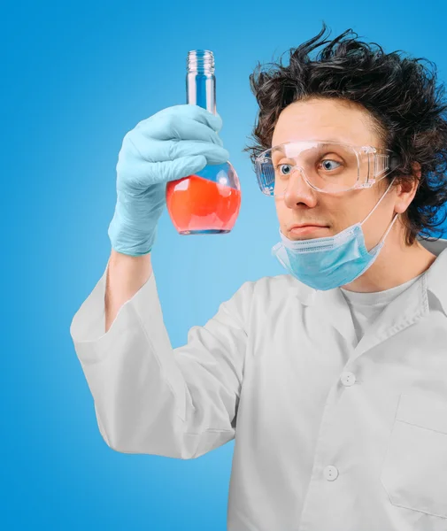 Laboratory technician is looking at tube — Stock Photo, Image
