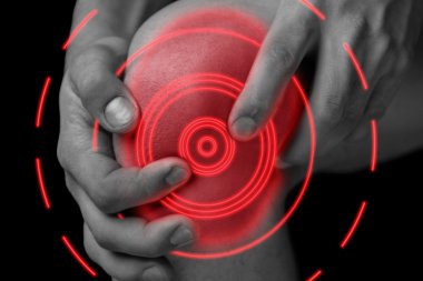 ağrı erkek diz, acıyı alan kırmızı renk