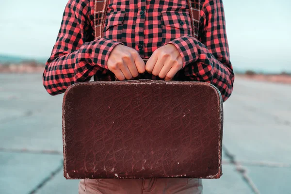 Woman holds small retro suitcase — Stock Photo, Image