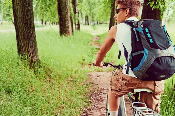 Ciclista uomo — Foto Stock