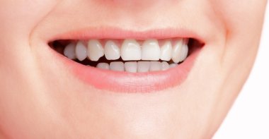 kar-beyaz bir gülümseme