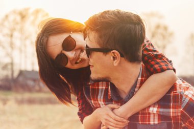 Aşık mutlu bir çift.