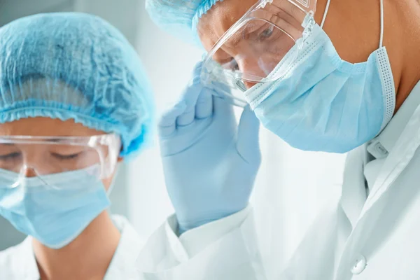 Two surgeons on operation — Stock Photo, Image