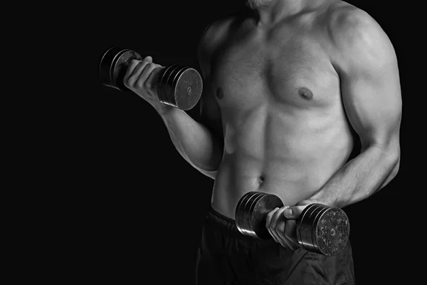 Uomo fitness con manubri — Foto Stock
