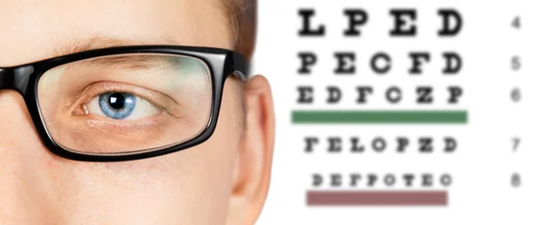 Mužské oko a test zraku — Stock fotografie