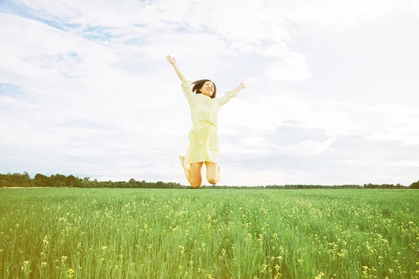 Happy woman in summer meadow — Stock Photo, Image