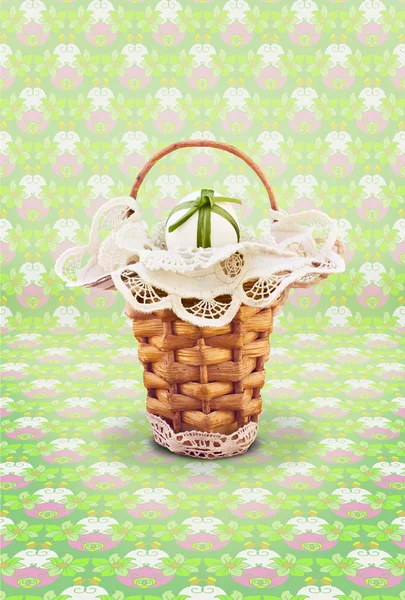 Small wicker basket with Easter eggs — Stock Photo, Image