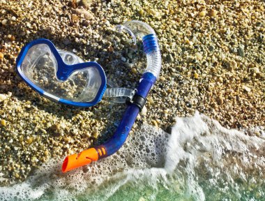 Dalgıç maskesi ve şnorkel.