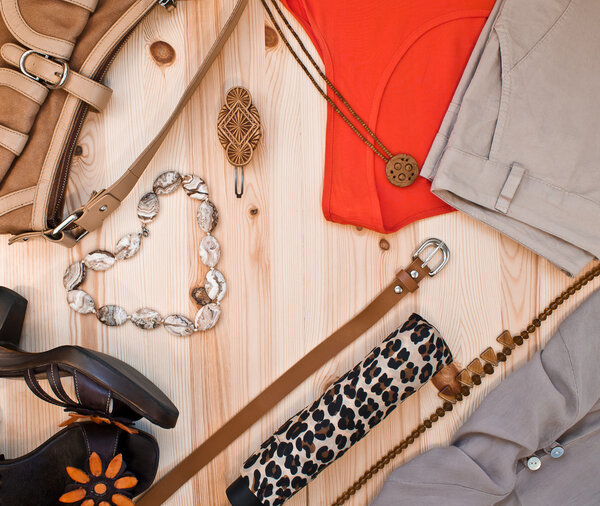 Женская одежда и аксессуары
