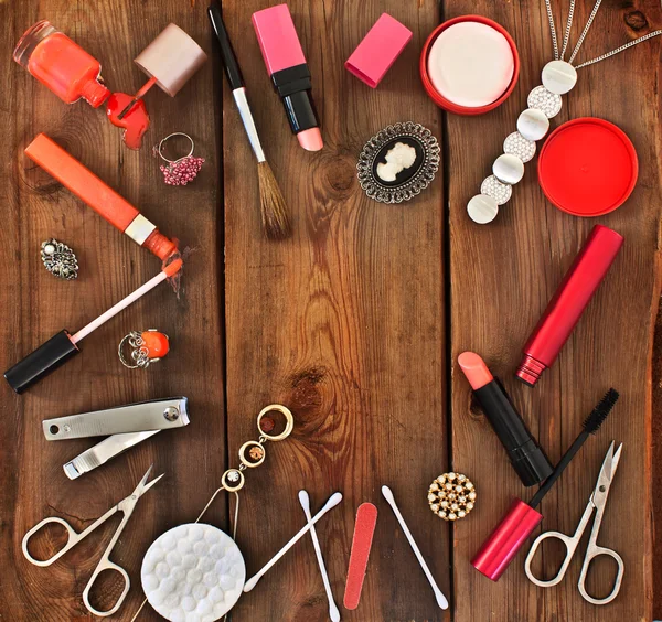 Set of cosmetics and women's jewelry — Stock Image Set of cosmetics and women's jewelry Royalty Free Stock Photos