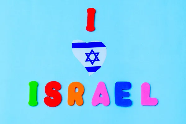 Texte : J'aime Israël avec le drapeau Israël Magen David Star forme de chaleur sur fond bleu. — Photo