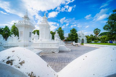 Wat Suan Dok, Chiang Mai Kuzey Tayland 'da günbatımında bir Budist tapınağıdır (Wat).