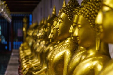 Wat Phra Si Rattana Mahaki 'de Wat Yai olarak da anılan birçok heykel Budist tapınağıdır. Tayland' ın Phitsanulok şehrinde büyük bir turisttir..