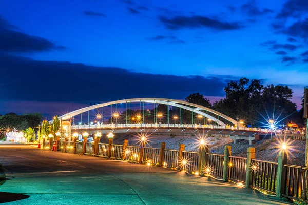 Pont Lumineux Sur Rivière Nan Wat Phra Rattana Mahathat Aussi — Photo