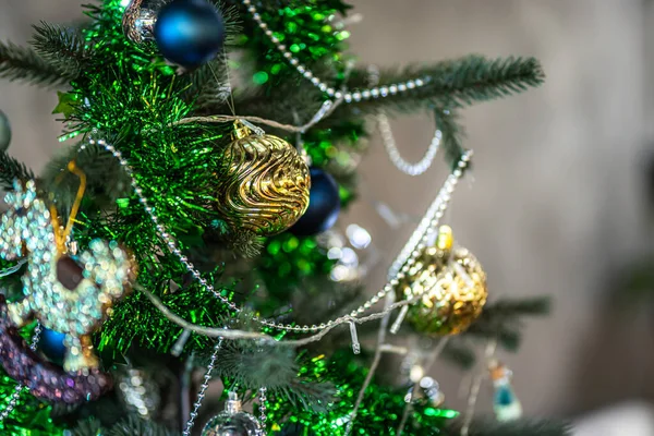 Veselé Mas Zblízka Barevné Koule Dárkové Krabice Vánoční Pozdrav Obrázek — Stock fotografie