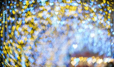 Mutlu Noel 'ler, Sarı Renkli Işık Soyut Yürek Kutusu Yılbaşı ve Yeni Yıl Festivali Aydınlanması sırasında hafif tünel Noel ağacı arkaplanı dekorasyonu.