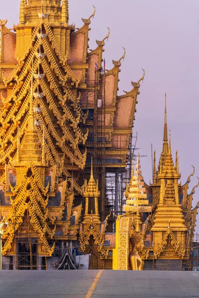 寺庙佛像 Wat Chan West 是一座佛教寺庙 Wat 是泰国的一个重要旅游胜地 — 图库照片