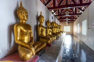 Wat Phra Si Rattana Mahaki 'de Wat Yai olarak da anılan birçok heykel Budist tapınağıdır. Tayland' ın Phitsanulok şehrinde büyük bir turisttir..