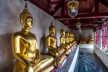 Wat Phra Si Rattana Mahaki 'de Wat Yai olarak da anılan birçok heykel Budist tapınağıdır. Tayland' ın Phitsanulok şehrinde büyük bir turisttir..