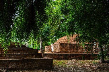 SRI SUKHOT tapınağındaki antik Budist figürleri Chan Sarayı 'ndaki eski bir Budist tapınağıdır ve Tayland' ın Phitsanulok şehrinde önemli bir turistik merkezdir..