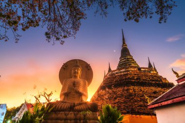 Buda heykeli ve Tayland dilinde Phra Chedi Luang (Tayca: Wat Ratchaburana) Tayland 'ın başkenti Phitsanulok' ta önemli bir turistik merkezdir..