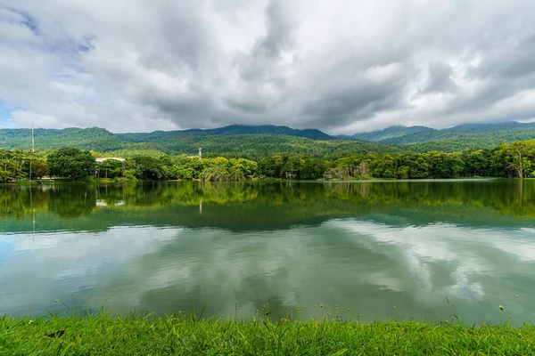 Ein Öffentlicher Ort Freizeit Reise Landschaft Seeblick Der Ang Kaew — Stockfoto