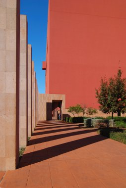 sütunlar ve gölgeler