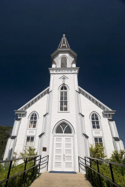 Vista frontal da igreja — Fotografia de Stock