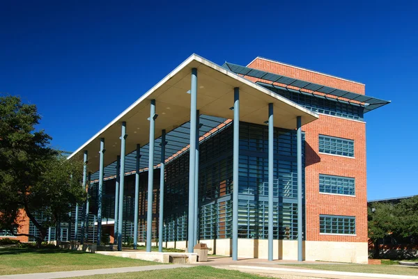 Mavi cam ve sütunlar