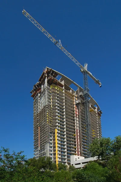 Highrise konstruktion kran — Stockfoto