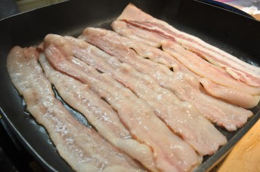 bir tavada kızartılmış pastırma