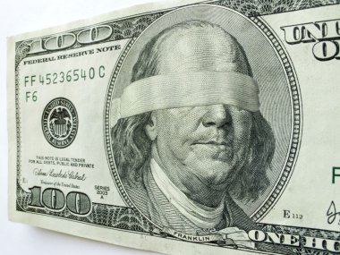 ekonomik belirsizlik blindfolded ben franklin 100 dolarlık banknot gösterir