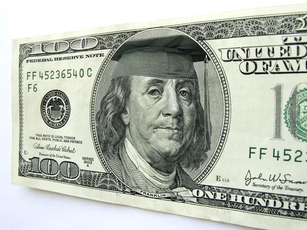 Ben franklin bär examen cap på hundra dollar bill — Stockfoto