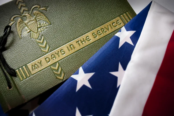 Memorial Day Veteran's Remembrance with Military Service album and flag. — Stock Photo, Image