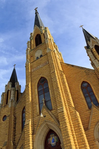 Gotycki kościół steeples — Zdjęcie stockowe