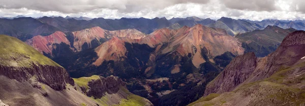 Rusty red Rocky Mountain Peaks — Stock Photo, Image