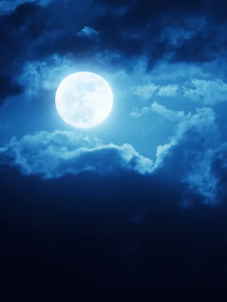 Dramatic Moonrise Background With Deep Blue Nightime Sky and Clouds — Stock Photo, Image