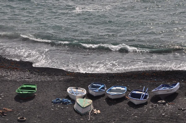 Берег с лодками, Лансароте — стоковое фото