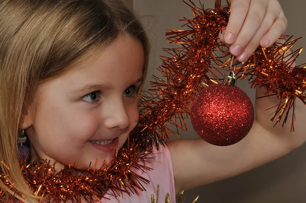 Menina pequena com decoração de Natal — Fotografia de Stock