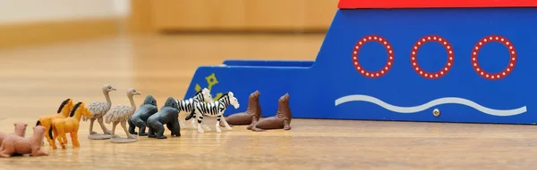 Noemova archa se zvířaty z hraček — Stock fotografie