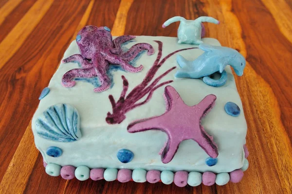 Όμορφη γενέθλια τούρτα στο υποβρύχιο διακόσμηση — Φωτογραφία Αρχείου
