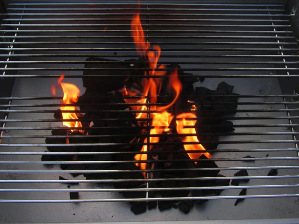 Вогонь древесного вугілля гриль — стокове фото