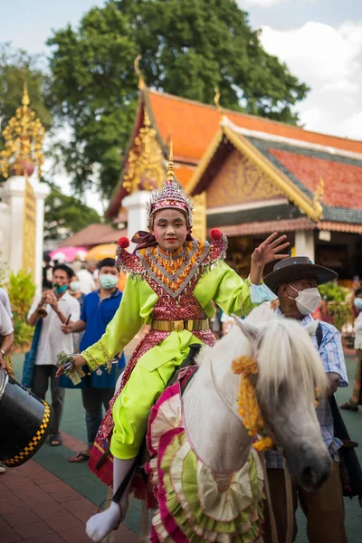 Lamphun Thailand Maio 2022 Adolescentes Tailandeses Vestidos Com Trajes Tradicionais — Fotografia de Stock