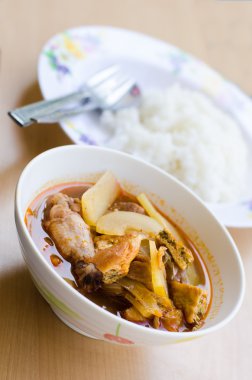 tatlı ve ekşi tavuk omlet kızarmış adaçayı